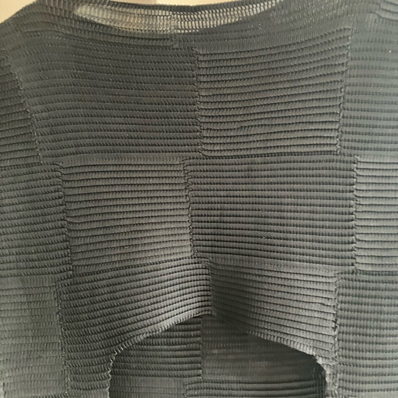 Issey Miyake Black Checkered Pleats Top, size 2 (Small equivalent) - Picture 7 of 9